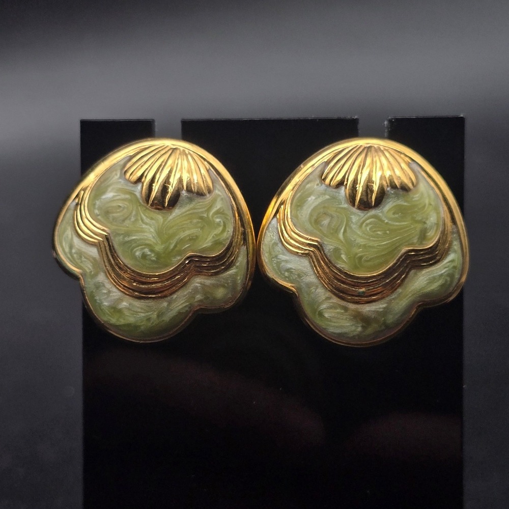 Avon 1989 Pearlized Pastel Earrings Green Enamel Gold Tone Vintage